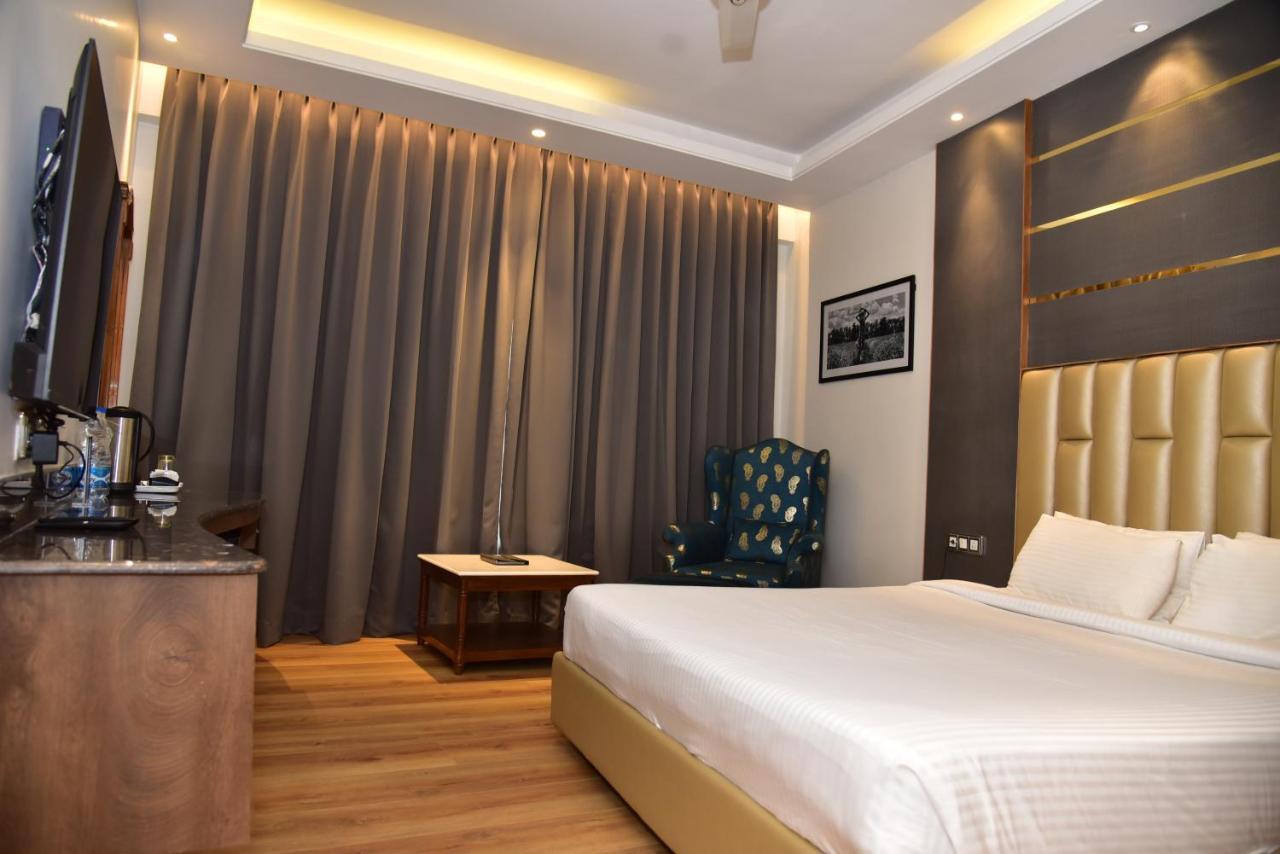 The Cedar Grand Hotel And Spa Shimla Exterior photo