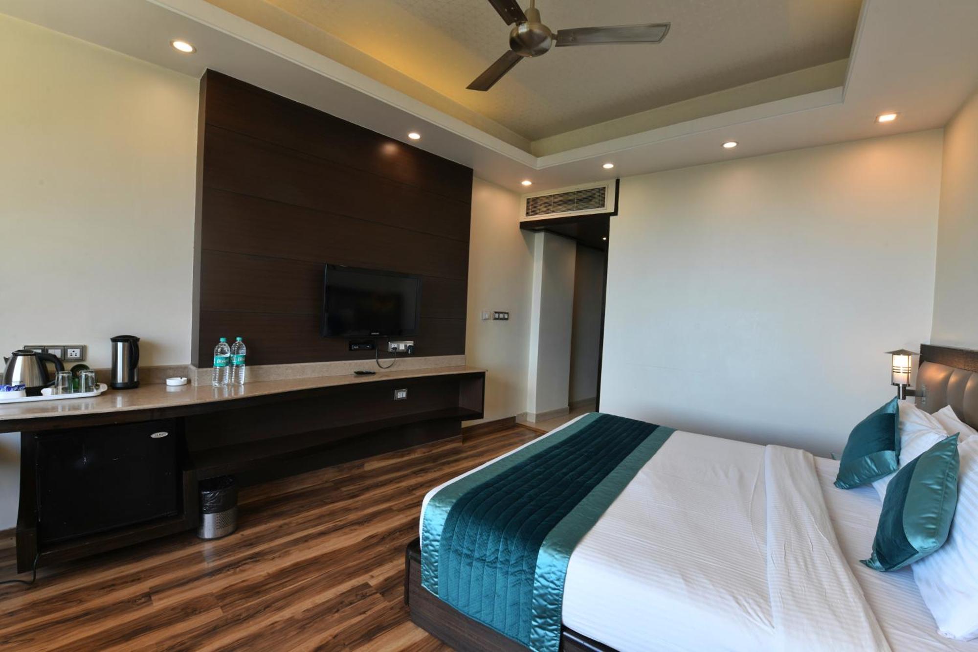 The Cedar Grand Hotel And Spa Shimla Room photo